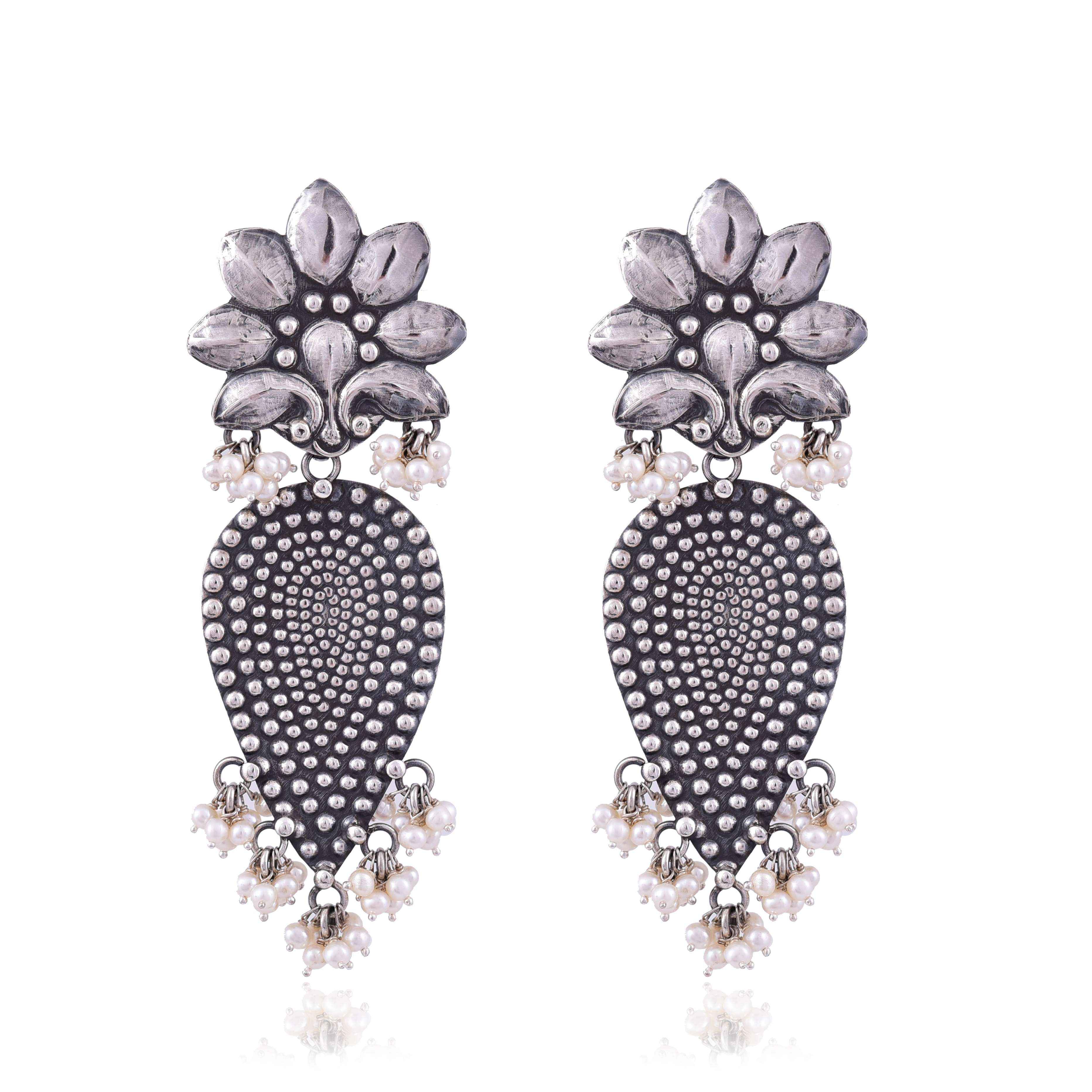 silver-oxidised-dotted-pattern-pearl-earring-sku-5816